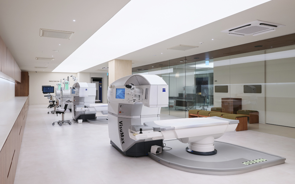 Phòng phẫu thuật SMILE Center với thiết bị ZEISS VisuMax